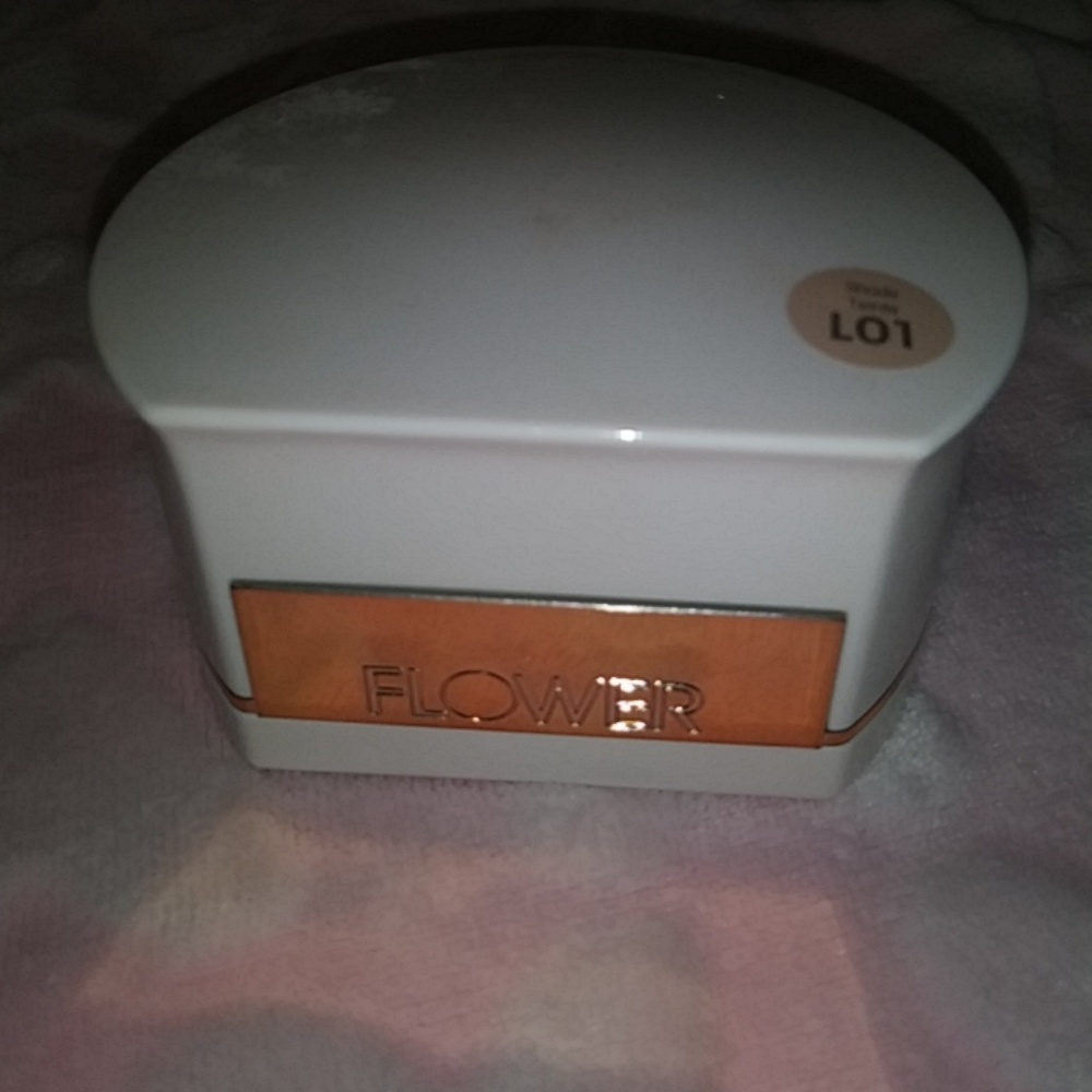 SOLD Flower beauty loose powder
